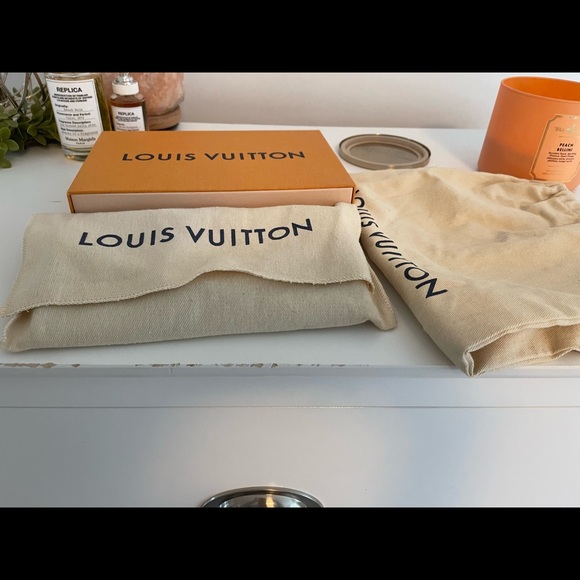 Authentic Louis Vuitton clutch/wallet - Picture 3 of 9